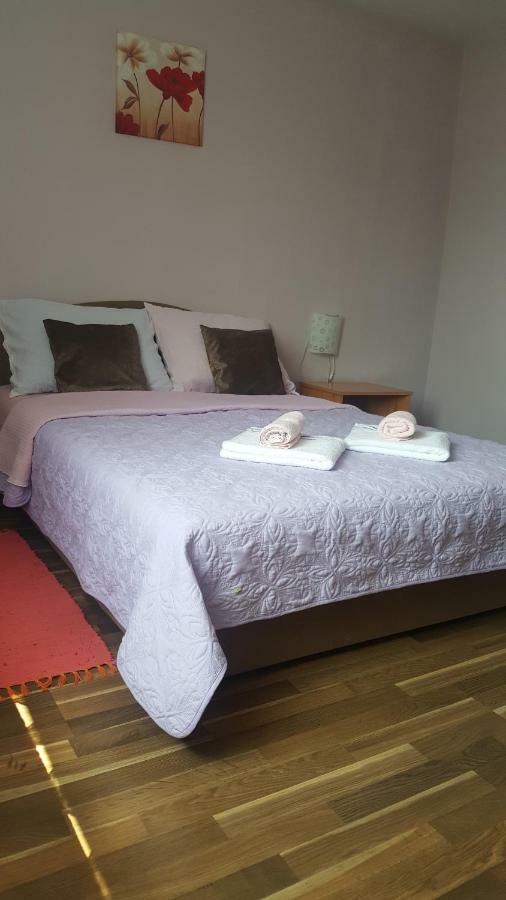 Apartman Nina Licko Petrovo Selo Экстерьер фото