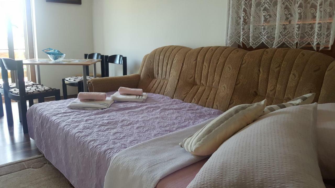 Apartman Nina Licko Petrovo Selo Экстерьер фото