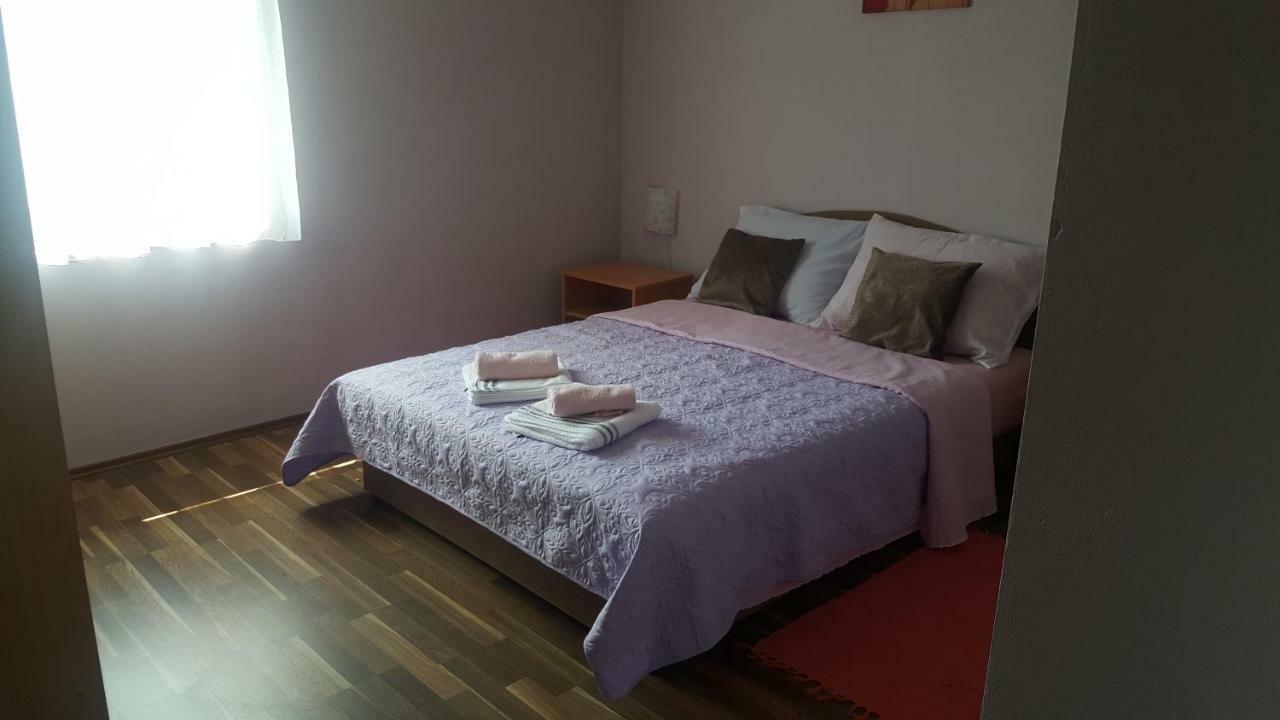 Apartman Nina Licko Petrovo Selo Экстерьер фото