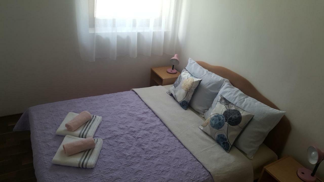 Apartman Nina Licko Petrovo Selo Экстерьер фото