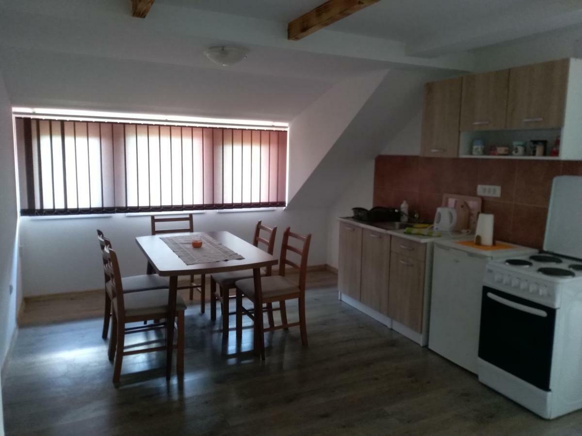 Apartman Nina Licko Petrovo Selo Экстерьер фото