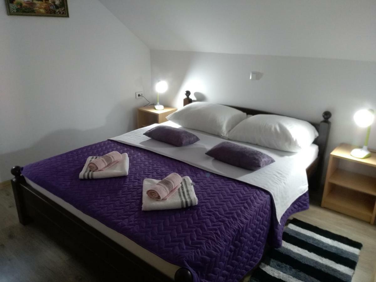 Apartman Nina Licko Petrovo Selo Экстерьер фото